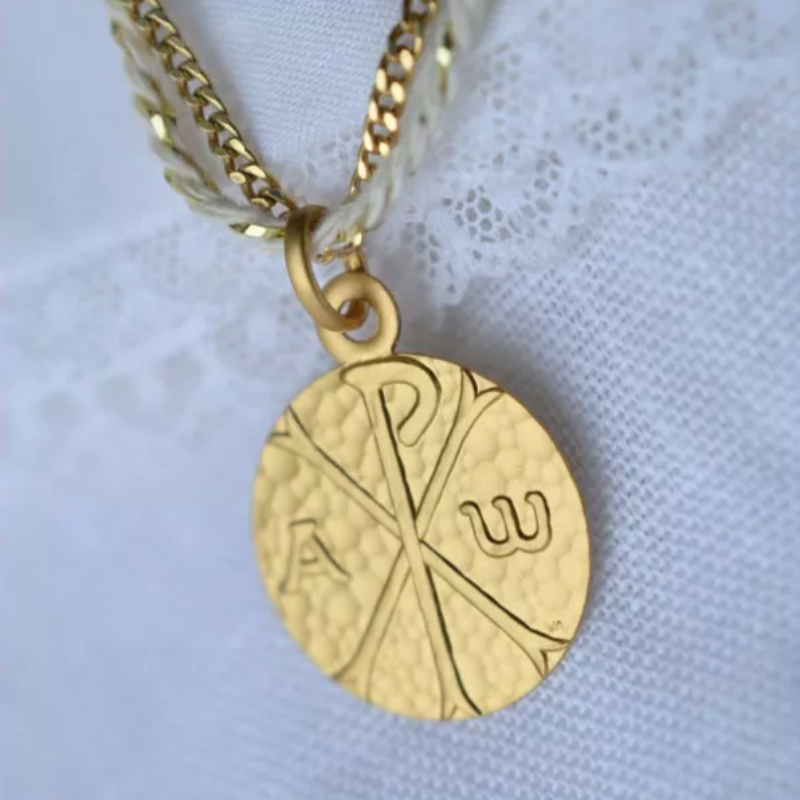 Médailles baptême chrisme martelé or 9 carats